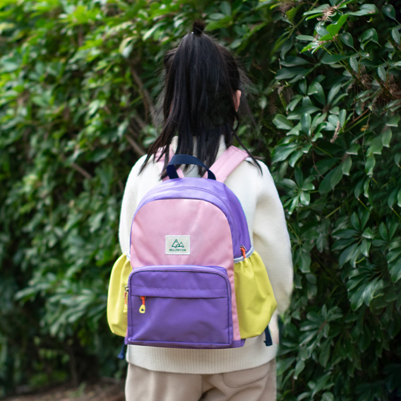 户外儿童背包女孩外出旅游超轻便幼儿园双肩包一年级书包女孩春游