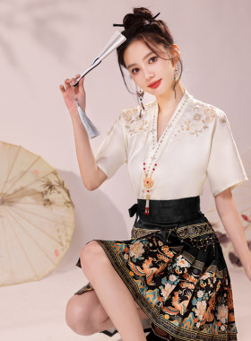 短款新中式马面裙女秋冬季2024新款高腰百褶印花短裙半身裙a字裙