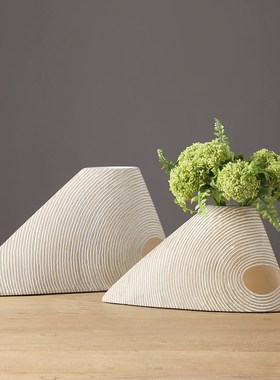 侘寂风客厅入户玄关电视柜酒柜简约白色摆件软装高级感家居装饰品