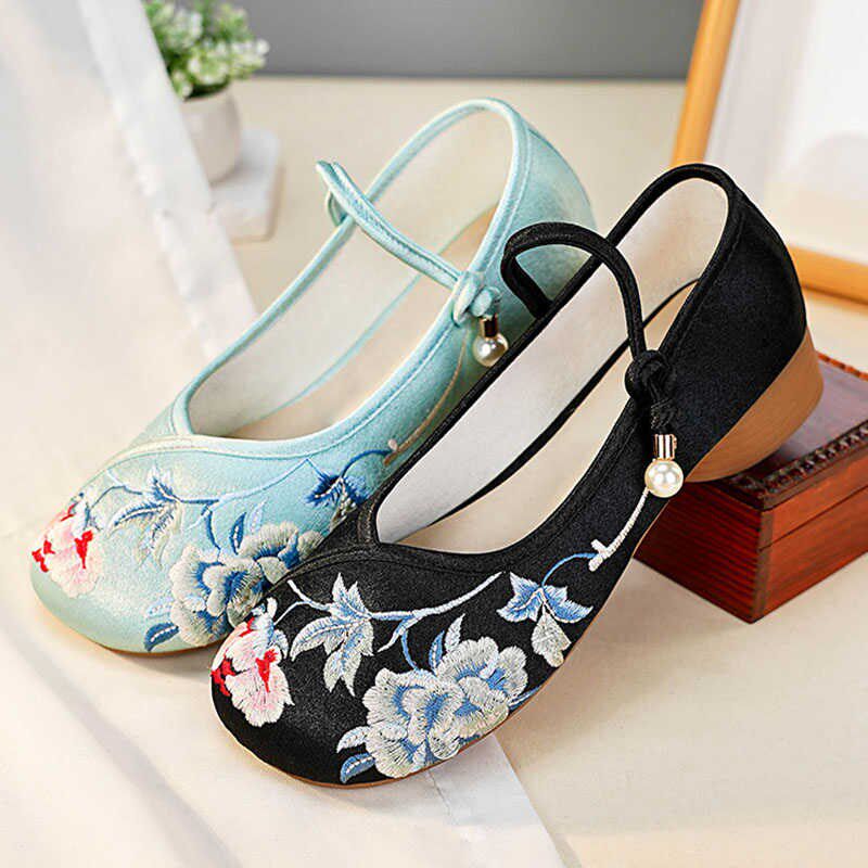 缎面中国风布鞋绣花鞋女汉服配旗袍马面裙复古低跟学生舞蹈鞋扣带