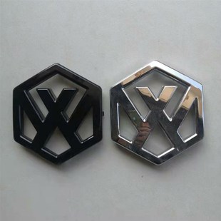 C75新款 挖机镀银白色 LOGO 新源胶轮式 黑色车标 挖掘机B75W