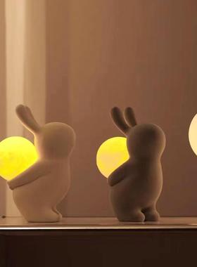 卡通植绒兔子拍拍灯工艺品摆件书房植绒树脂动物兔子月亮台灯桌摆