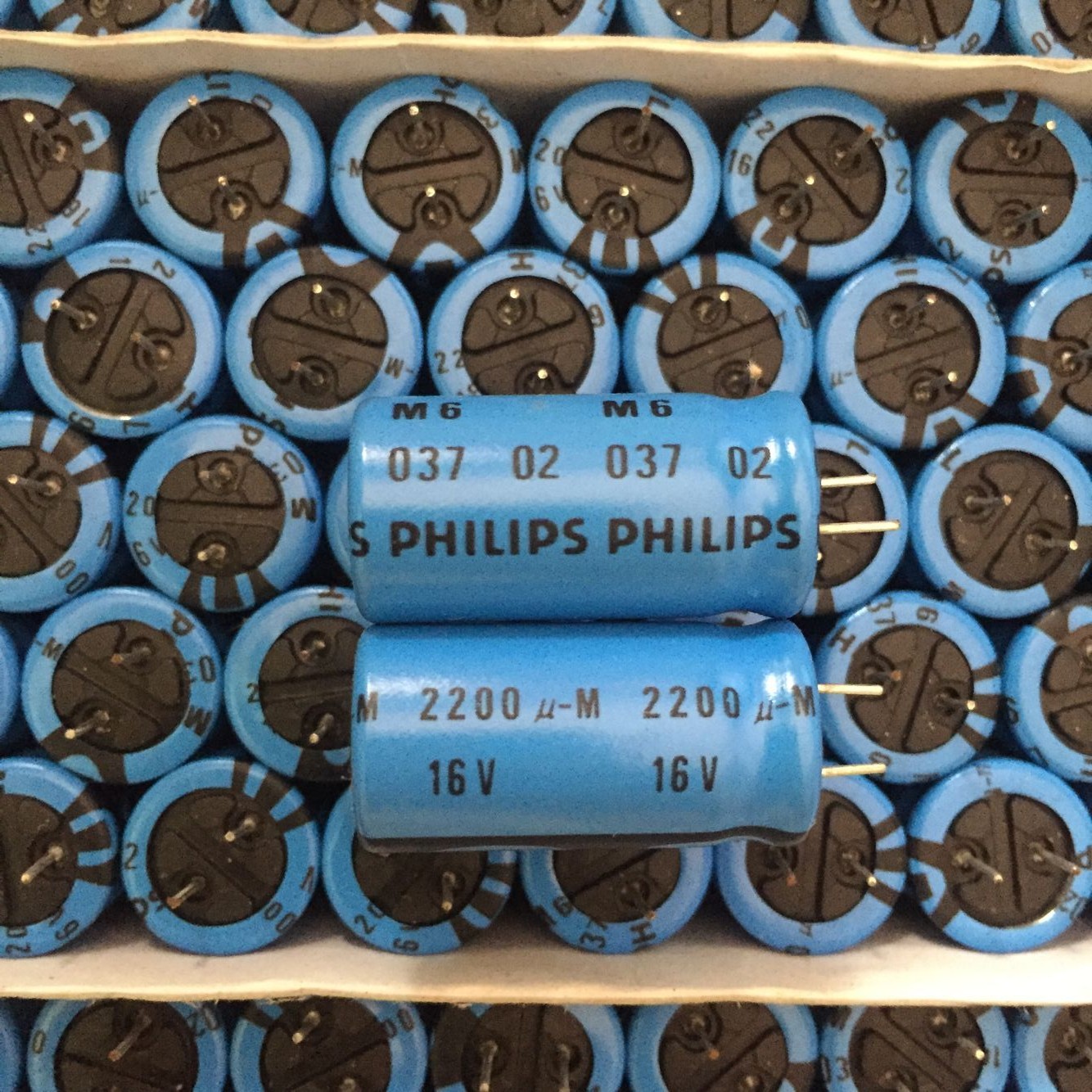 荷兰原装BC电容 16V2200UF 全新飞利普  进口发烧电解 037