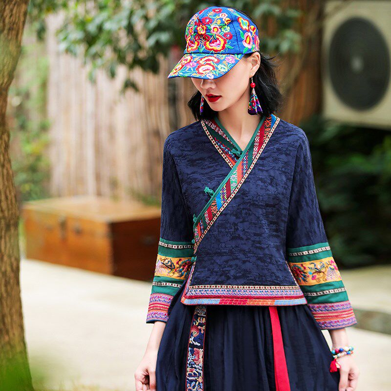 秋冬民族风复古重工苗族刺绣花改良汉服衬衣女不对称贴布短款外套