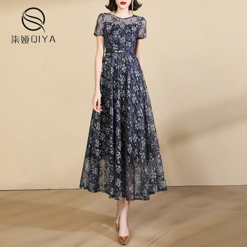 藏蓝色碎花蕾丝绣花连衣裙女夏季法式2025新款显瘦收腰海边长裙子