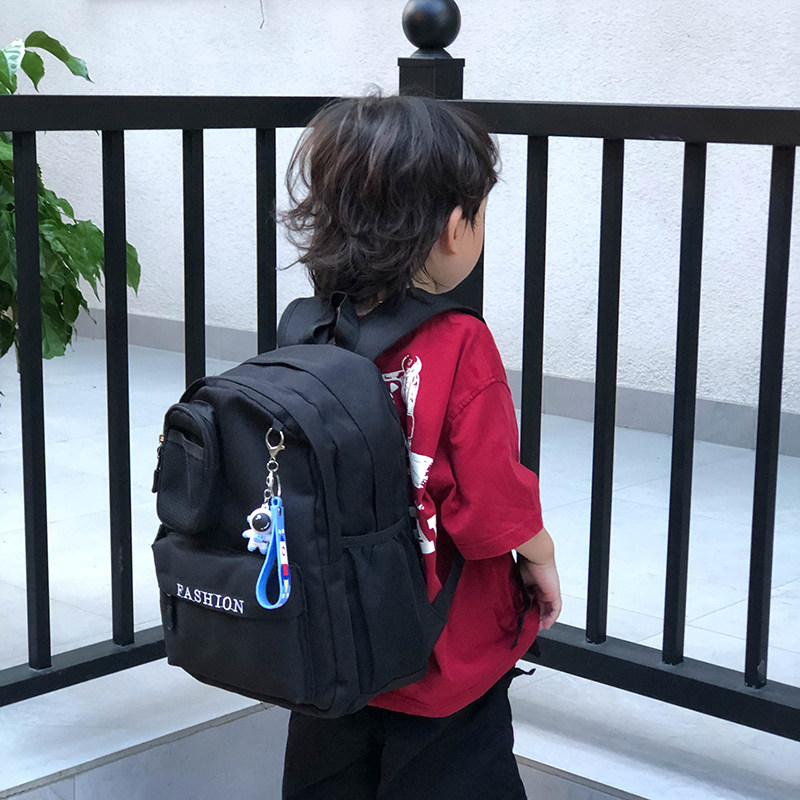 儿童书包小学生超轻男童双肩包幼儿园宝宝背包可爱女孩轻便出游包