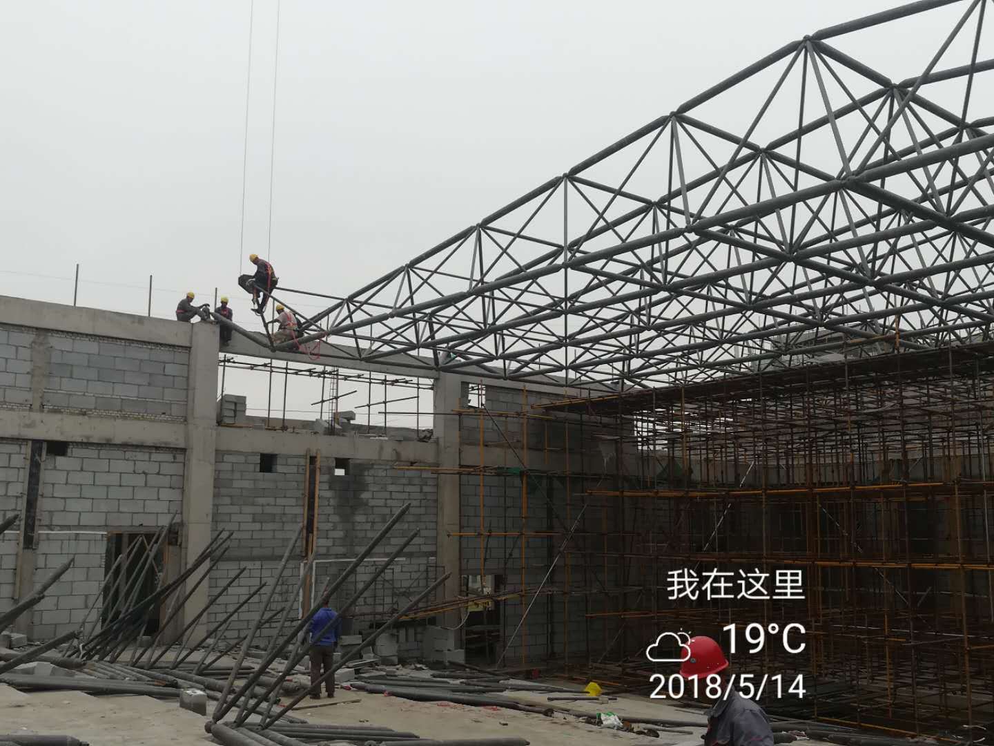 大型平板螺栓球网架钢结构厂房