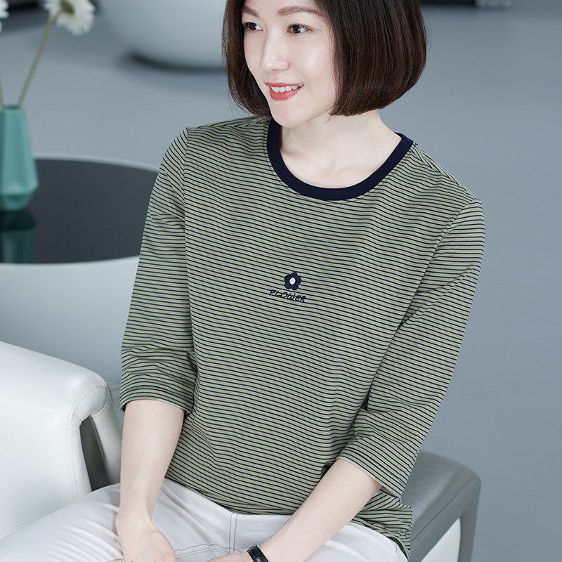 春秋绿色条纹中袖上衣女宽松中年纯棉七分袖T恤圆领妈妈打底体恤