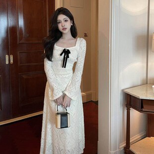 茶歇法式白色方领大码连衣裙女秋冬款优雅修身显瘦设计感蕾丝长裙