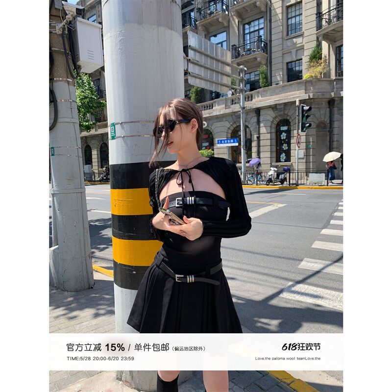 Xinlei Lin  2023夏新款城市辣妹风抹胸西装连衣裙黑色短裙女