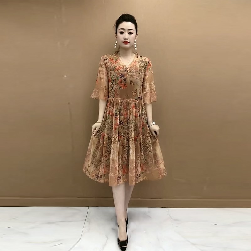 中年妈妈连衣裙夏季新款中袖碎花台湾纱长裙透气网纱老年人裙子女