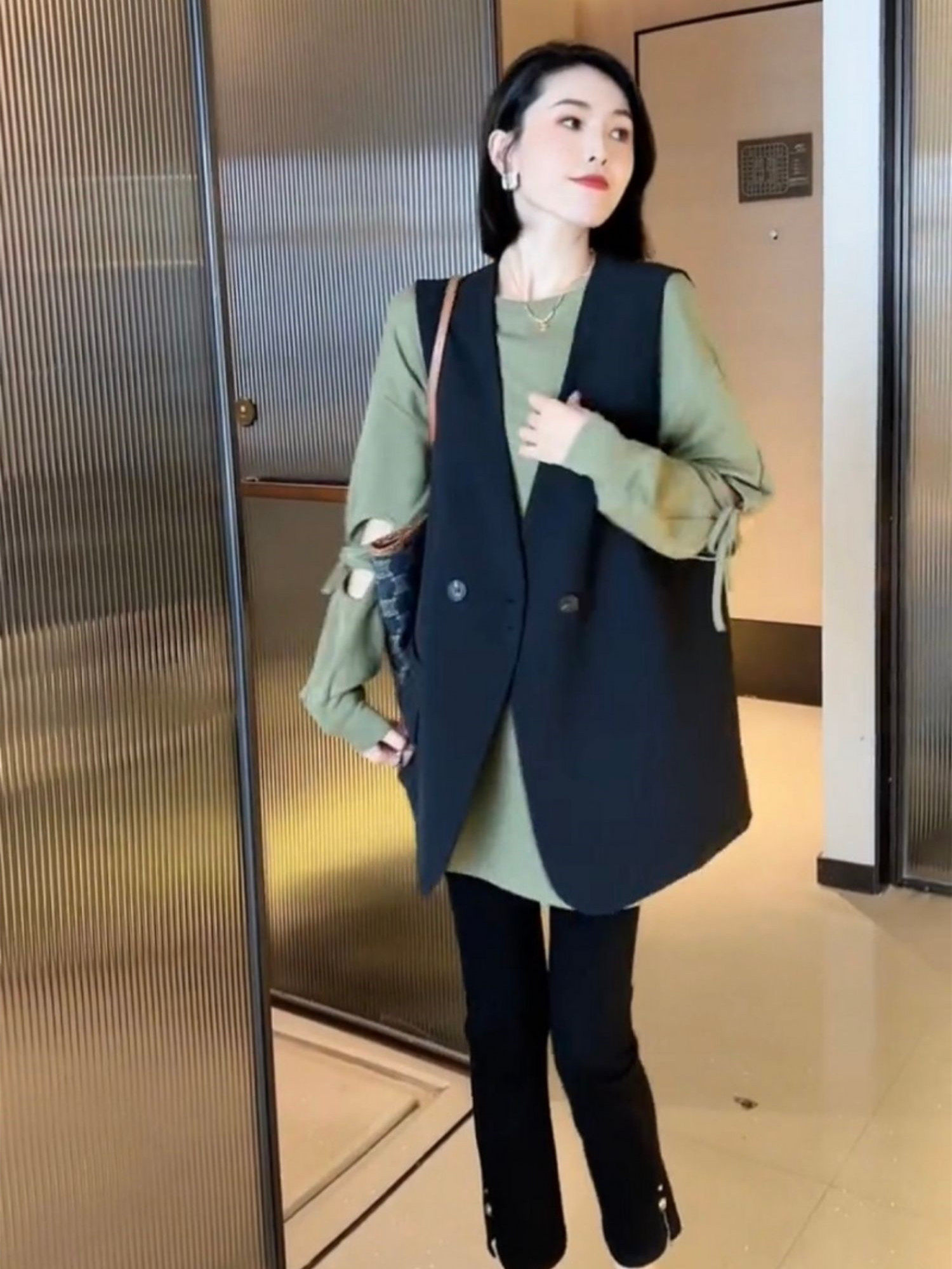 西装马甲女春秋韩搭2023年新款爆款网红欧货洋气马夹复古宽松外套