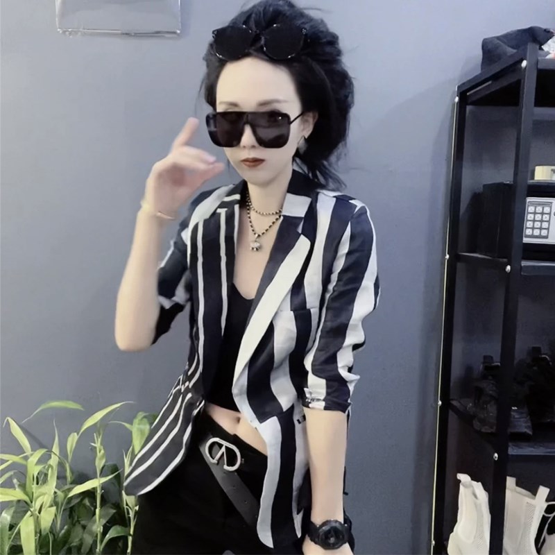 2023夏季薄款麻料小西服条纹百搭潮流高档显瘦修身上衣韩版外套潮