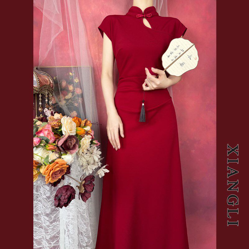 巷里复古红色新中式改良旗袍夏季国风镂空修身优雅订婚敬酒连衣裙