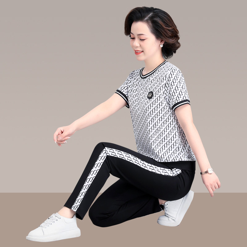 中年妈妈夏装短袖T恤两件套2024新款中老年运动服套装女夏季上衣