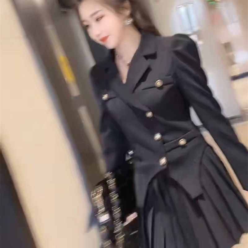 网红炸街爆款2022春季显气质瘦洋气西服套裙长袖翻领上衣+百褶裙