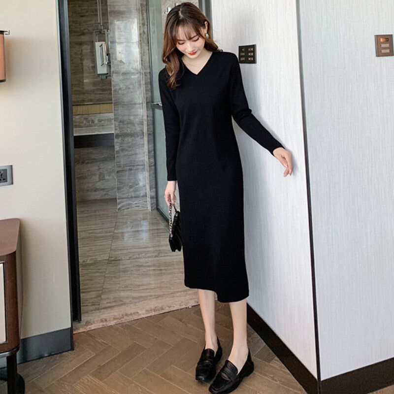 秋冬配大衣长裙女V领宽松显瘦长袖内搭中长款打底过膝针织连衣裙