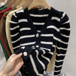 上衣设计感小众加厚打底针织衫 V领泡泡袖 女秋冬法式 毛衣外套开衫