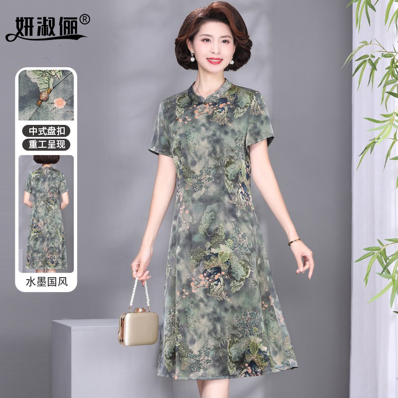 中老年妈妈丝缎绿连衣裙女2024新款夏装立领盘扣国风改良旗袍裙子