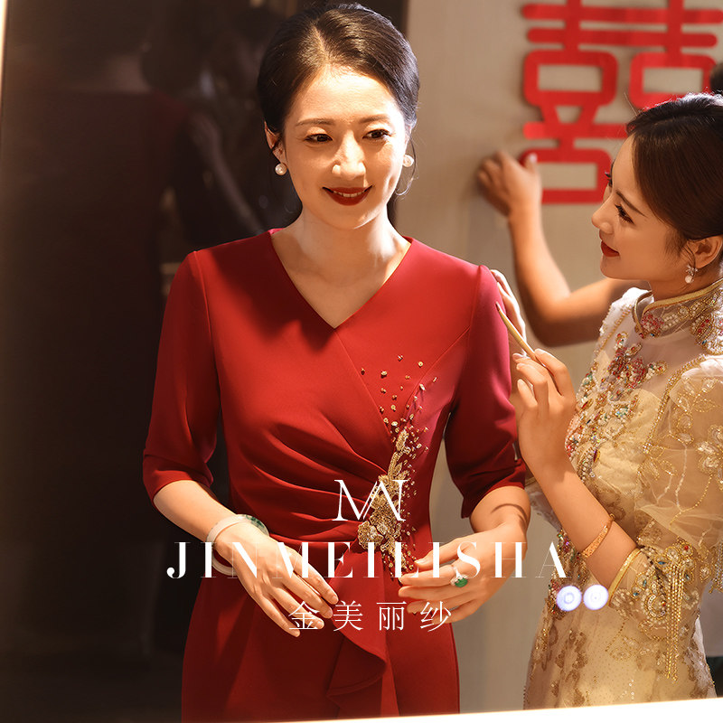 妈妈婚宴装礼服高端年轻酒红色修身小个子参加结婚喜婆婆礼服洋气