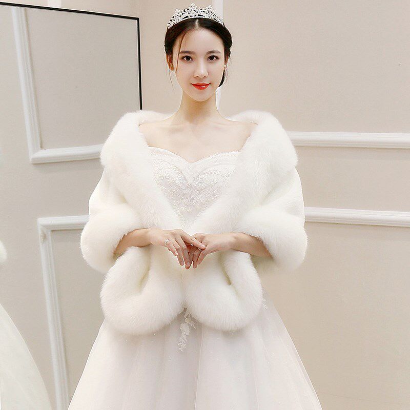 婚纱披肩2024新款冬季保暖显瘦新娘外搭皮草拍照旗袍礼服披风斗篷