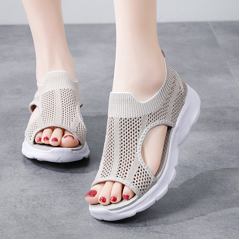 夏季新款透气中年妈妈时尚凉鞋女款软底舒适平底鞋女式运动休闲鞋