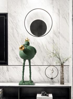 意客电视关柜玄走厅廊落地雕塑创绿色人物摆件样URO板间售楼处工