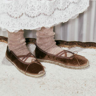 RockfishWeatherwear春季时尚轻便复古天鹅绒平底玛丽珍鞋女鞋