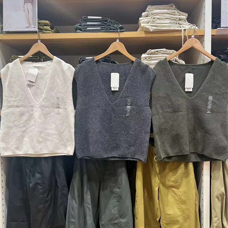 小蓉女装24秋新款舒芙蕾针织背心毛衣V领坎肩套头马甲外套472719