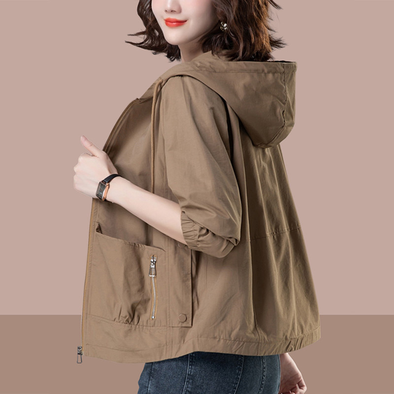 妈妈外套女春秋2024年新款大码宽松小个子短款连帽薄款夹克上衣潮