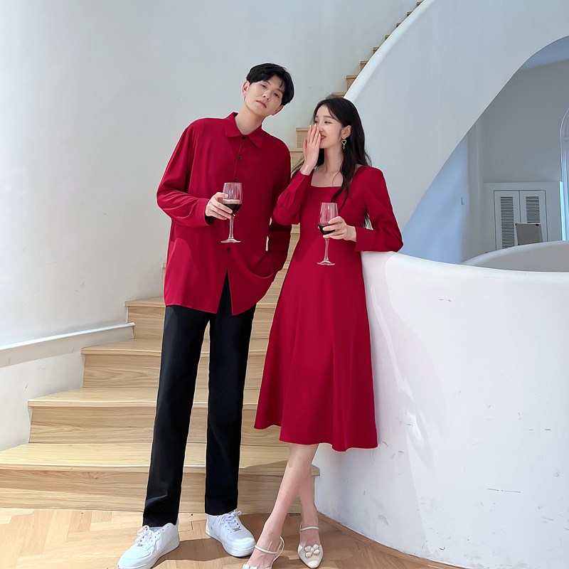 情侣装秋季红色一裙一衣订婚宴结婚登记照早秋设计感你Y衣我裙衬
