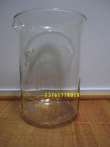 蜀牛牌GG-17/2000ML低型烧杯/玻璃烧杯/玻璃器具/玻璃器皿/实物图