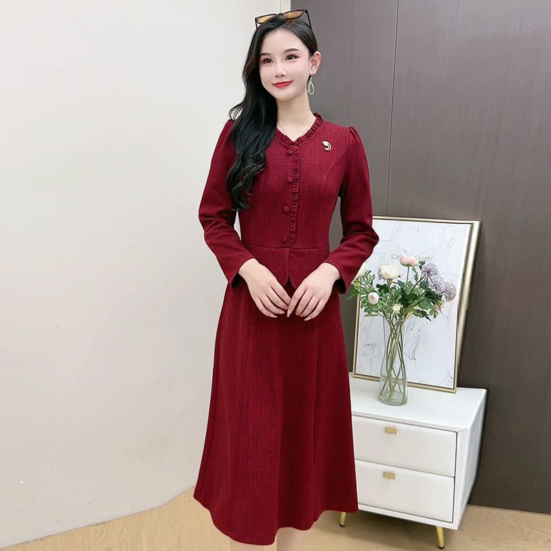 春秋连衣裙假两件套2024新款花边v领气质减龄女神范遮肚显瘦裙子