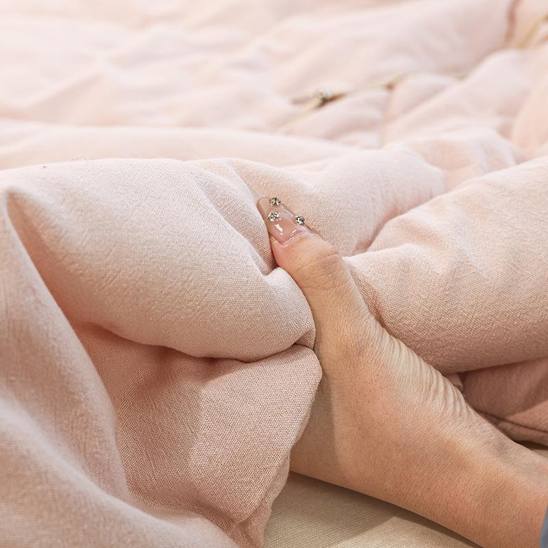 纯棉面料枕抱被子两用抱发汽车靠枕纯色刺绣枕VIH沙被子二用合一