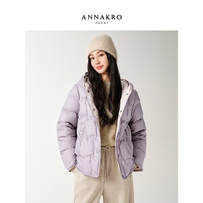 玖姿安娜蔻休闲连帽轻量短款棋盘格肌理鸭绒羽绒服女2025冬季新款