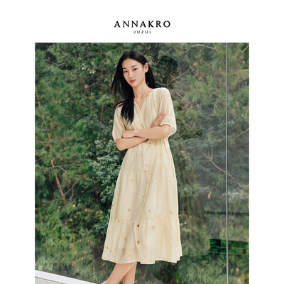 玖姿安娜蔻法式度假风莱赛尔立体绣花收腰连衣裙女2026夏季新款