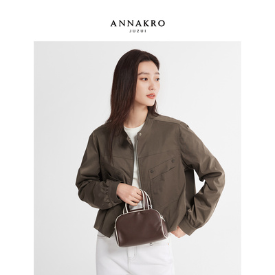 玖姿安娜蔻都市率性时尚轻机车风圆领拉链短款外套女2026春季新款
