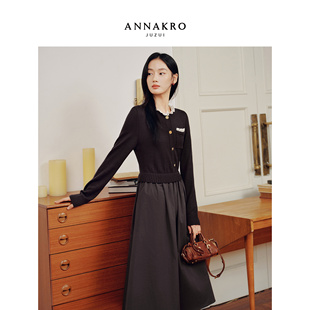 玖姿安娜蔻绣花边领假两件拼接收腰毛衫连衣裙女2026春季新款