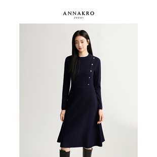 玖姿安娜蔻静奢半高领斜襟扣绵羊毛针织收腰连衣裙女2025冬季新款