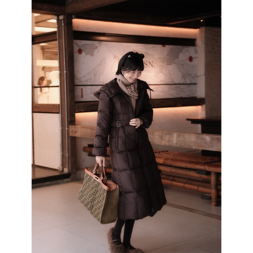 三防功能 翻领连帽 收腰版型 琥珀流光