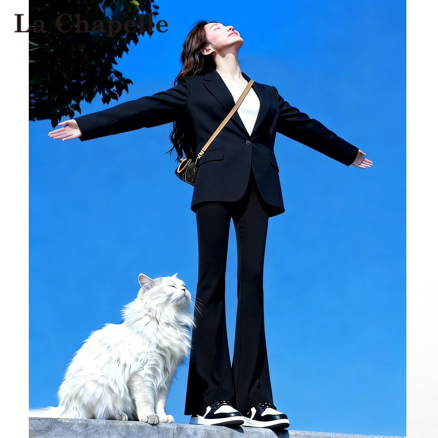 拉夏贝尔黑色微喇西装裤女春秋2026新款高腰修身显瘦马蹄喇叭裤子