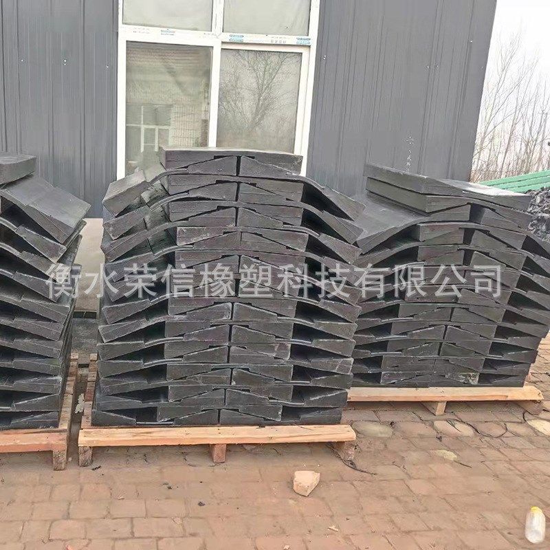 底座固定a钢卷鞍座 V型铝卷橡胶鞍座 金属卷板状橡胶垫片