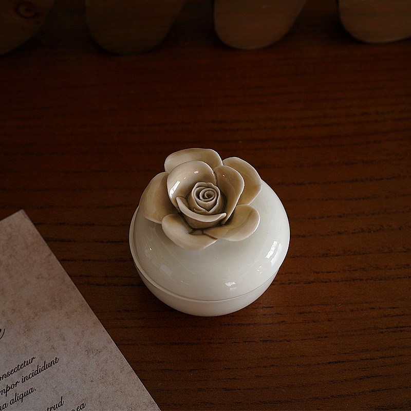有没有戒指放 北欧风格手捏玫瑰花瓣造型陶瓷首饰盒 迷你收纳盒