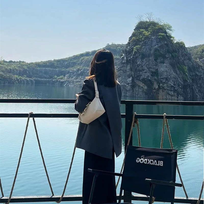 黑色西装外套女春秋2025新款韩版小众设计感后开叉宽松休闲小西服