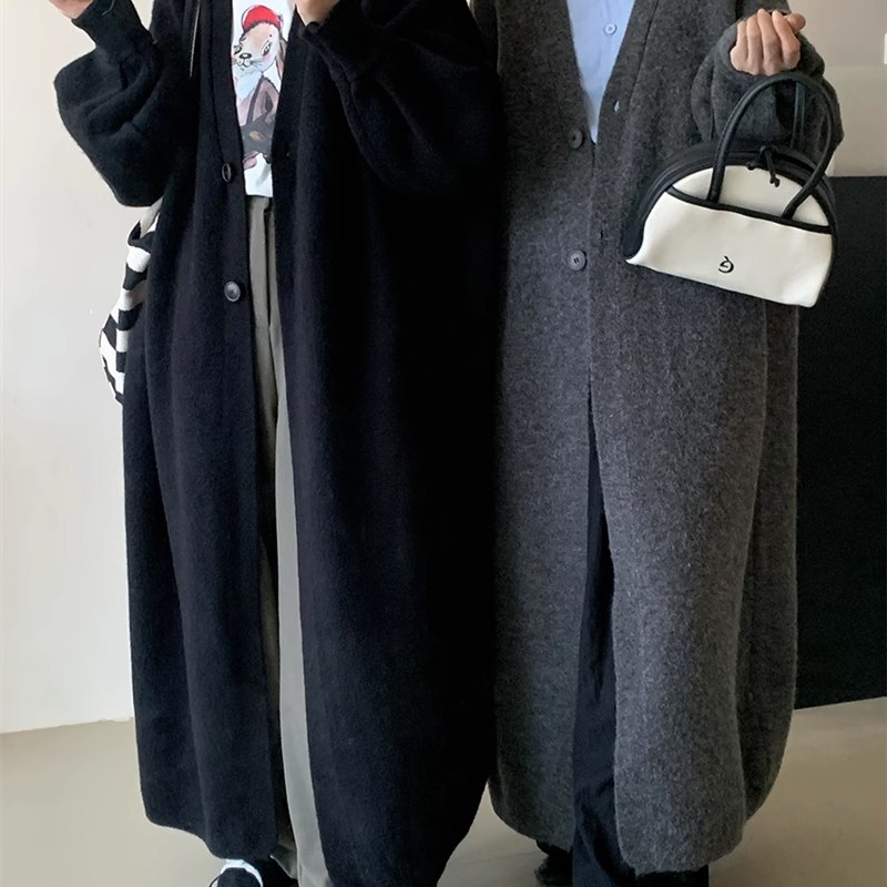 秋冬新款加厚V领过膝长版大毛衣外套女宽松慵懒针织开衫高级感大