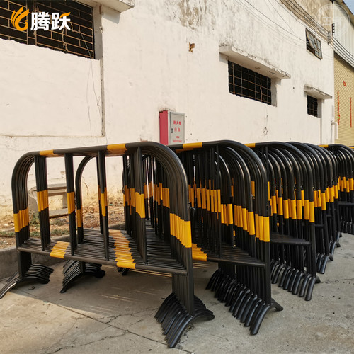 黄黑铁马护栏围栏隔离栏公路道路施工安全移动交通隔断设施防护栏