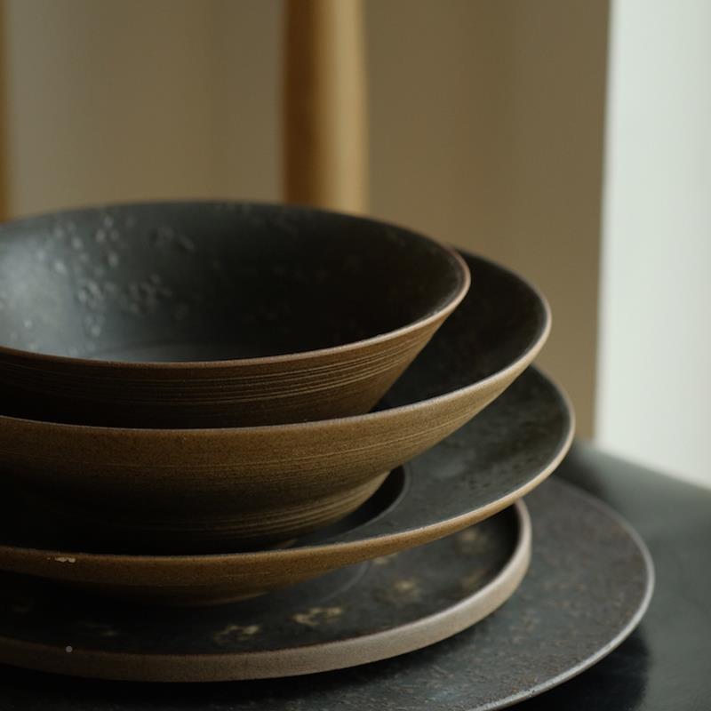 川泽烧日式复古浮雕碗套装用家饭碗菜盘感轻黑奢碟粗陶F78J7JJ9咖