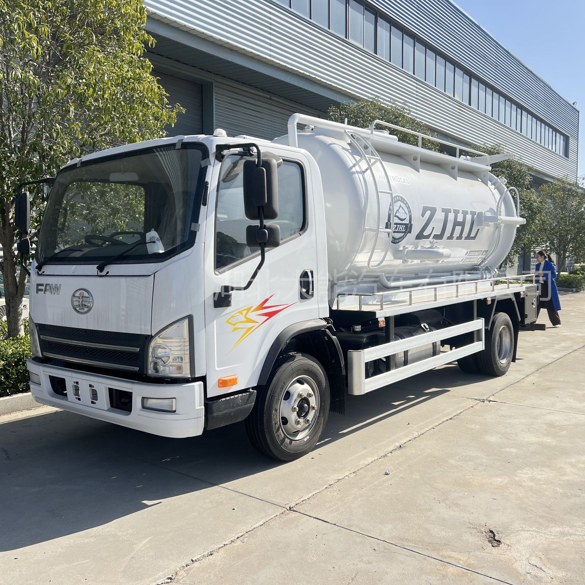 跨境出口 5吨吸污车吸粪车 油污车专业厂家
