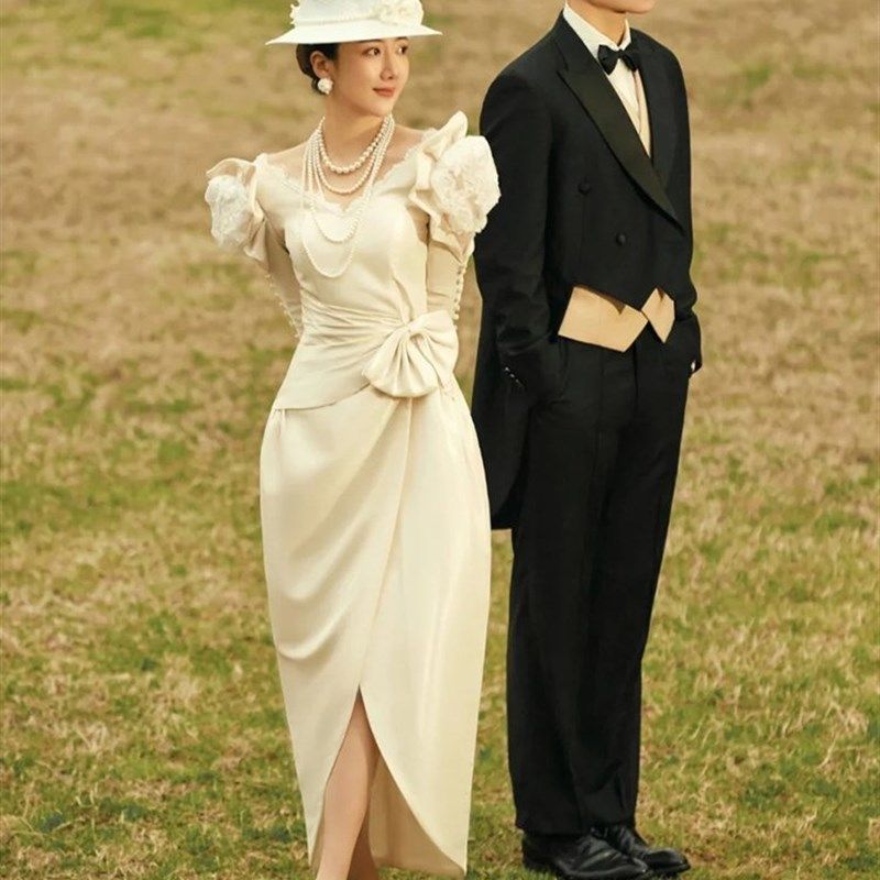 小众轻婚纱简约法式复古缎面新娘小个子旅拍礼服影楼拍摄户外婚纱