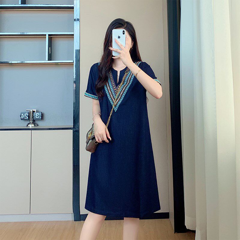夏季新复古宽松胖MM大码牛仔连衣裙薄料V领显瘦减龄遮肉直筒裙女